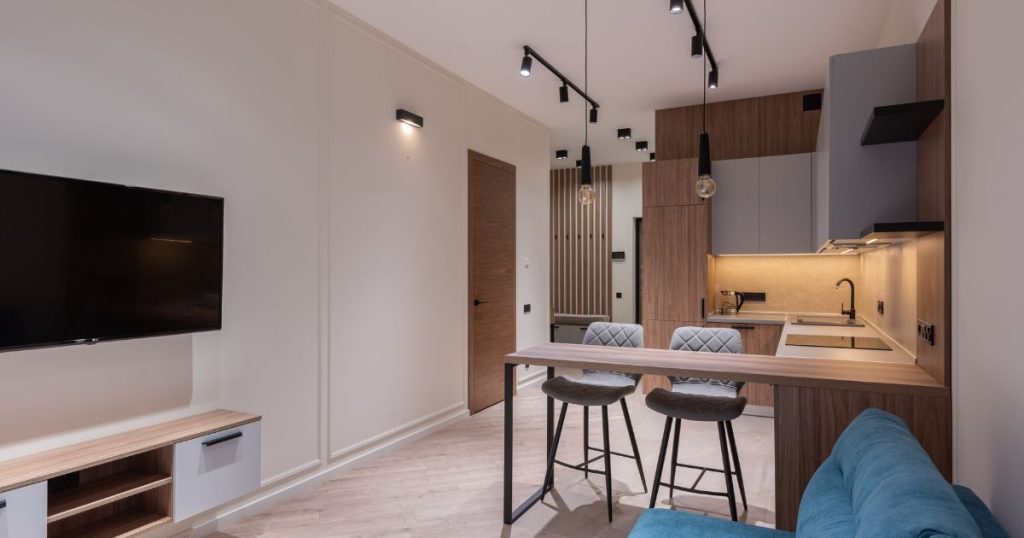 Alugar ou comprar um apartamento mobiliado pode oferecer muitas vantagens para algumas famílias, enquanto para outras nem tanto.